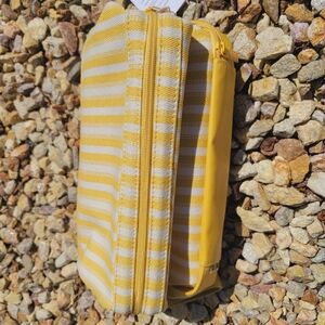 BEIS Dopp Kit in Honey Stripe 💛